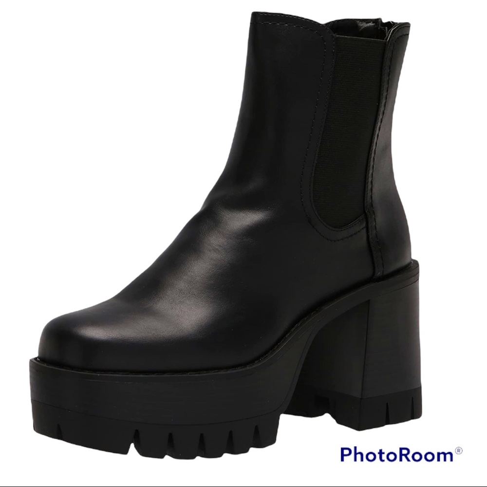 Bnib Madden Girl zip up, chunky heel ankle boots